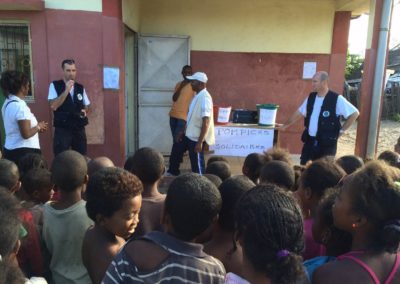 Formation education préventive commun autaire devant la population de Madagascar dispensée par Pompiers Solidaires