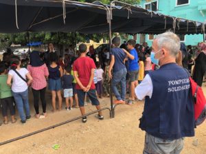 un membre de l'association pompiers solidaires participe à une séance de soutien psycho social de l'association Salam Liban